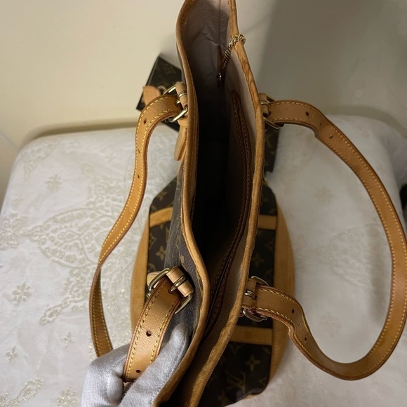 LOUIS VUITTON bucket tote monogram in GM with pouch - Picture 11 of 17
